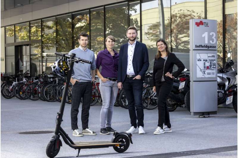 Graz University of Technology study on e-scooter accidents: more helmets and less speed reduce the injury risk