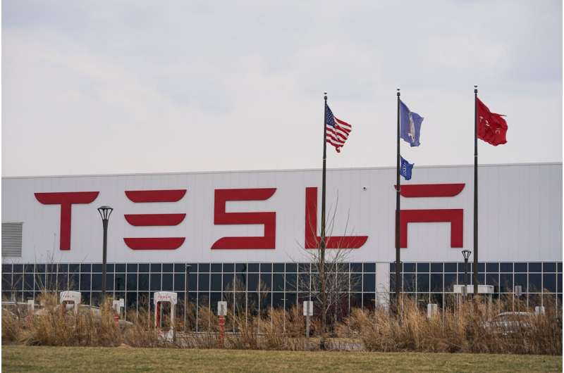 Group: Tesla workers fired after union push at NY plant