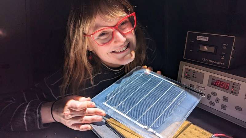 Harnessing solar energy: new method improves readings of double-sided panels
