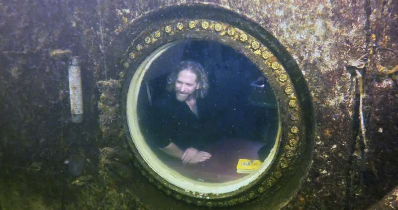 He likes to be, under the sea: Florida man sets record for living underwater