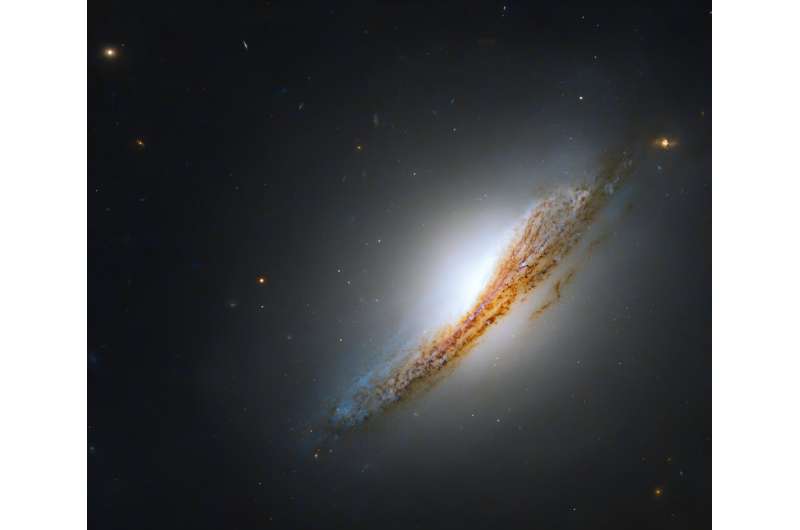 Hubble records rare radio galaxy