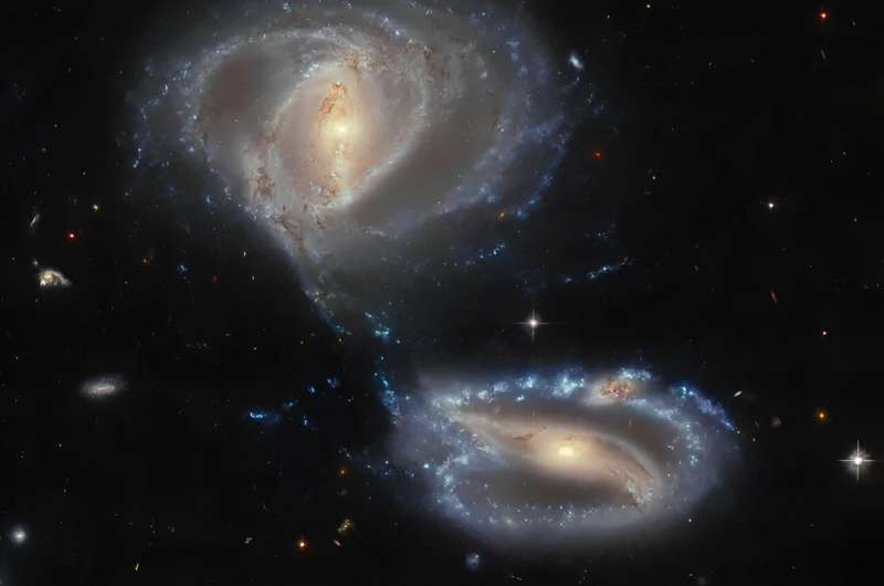 Image: Hubble captures galaxy pair Arp-Madore 2339-661