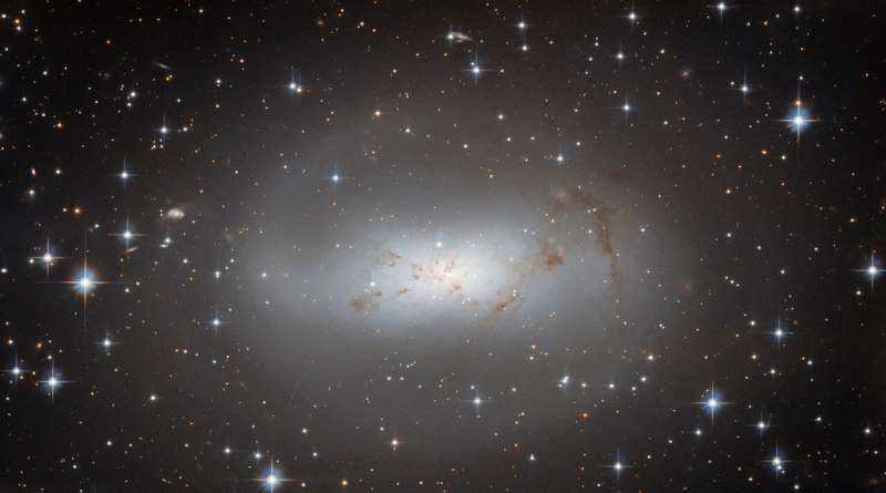 Image: Hubble checks in on highly irregular galaxy ESO 174-1