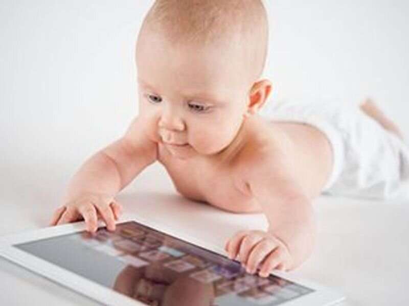 Infant screen use linked to alterations in cortical EEG before age 2