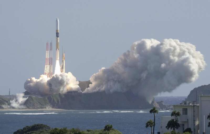 Japan launches rocket carrying lunar lander and X-ray telescope to explore origins of universe