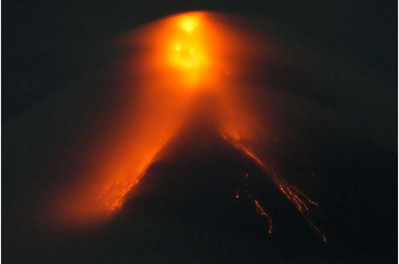 Lava pours from crater of Philippines' Mayon Volcano, thousands warned to be ready to flee