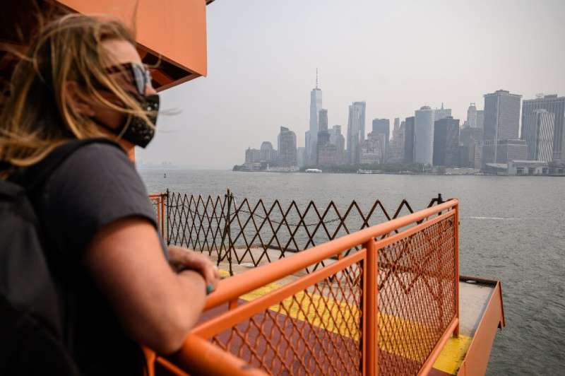Many New Yorkers wore masks to protect themselves from the pollution
