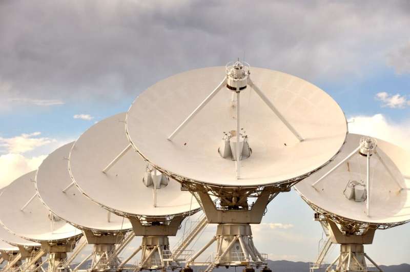 Massive radio array to search for extraterrestrial signals from other civilizations