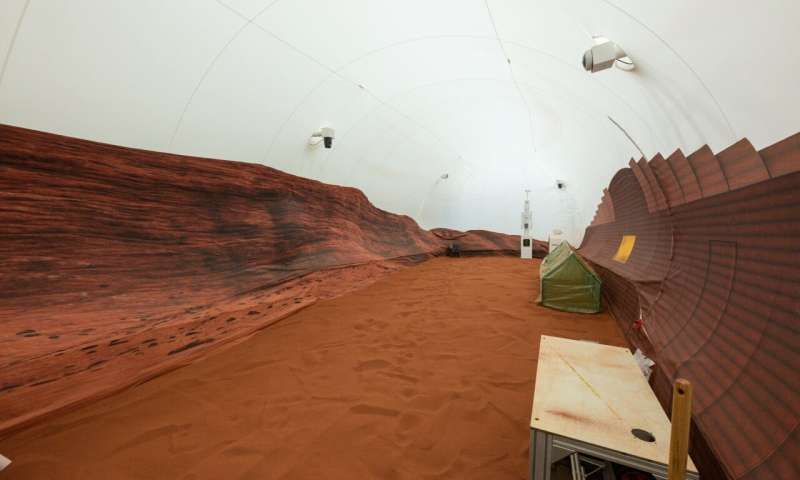 NASA Locks Four Volunteers Into a One-Year Mission in a Simulated Mars Habitat