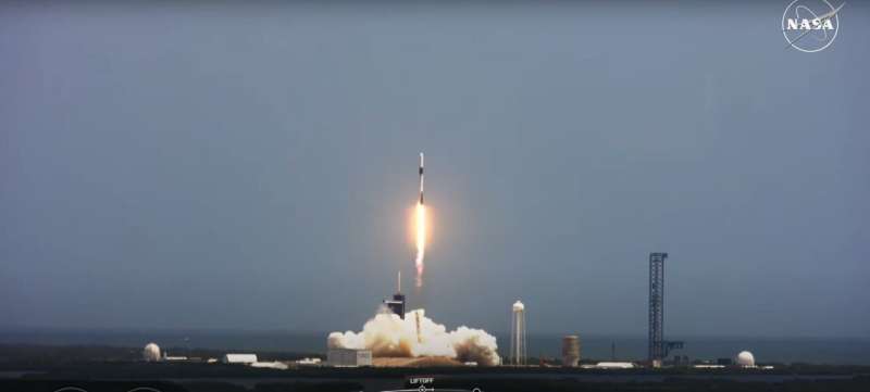 NASA, SpaceX Launch Solar Arrays, Cargo to Space Station