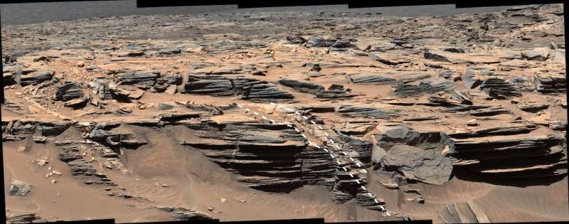 Mars, zlom mezi horninami