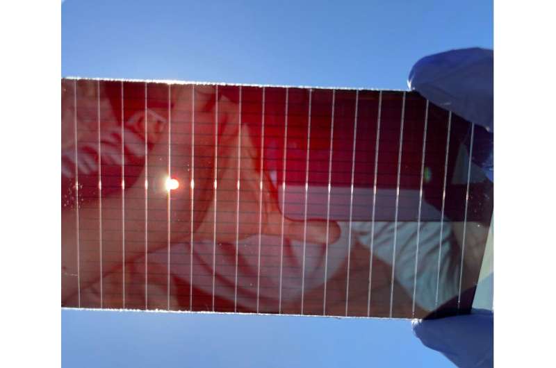 New design strategies to improve the stability and efficiency of bifacial perovskite solar cells