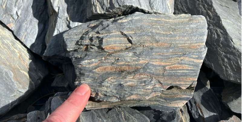 New findings reveal surprising behavior of minerals in the depths of the Earth
