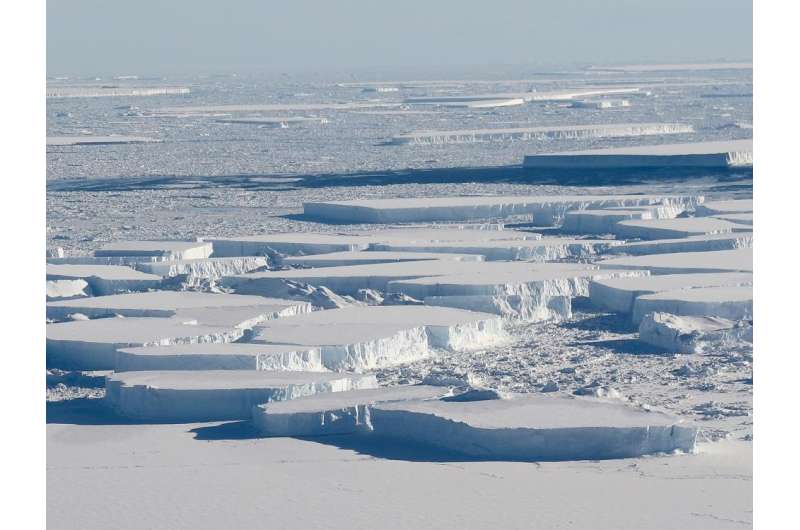 New study finds early warning signs prior to 2002 Antarctic ice shelf collapse