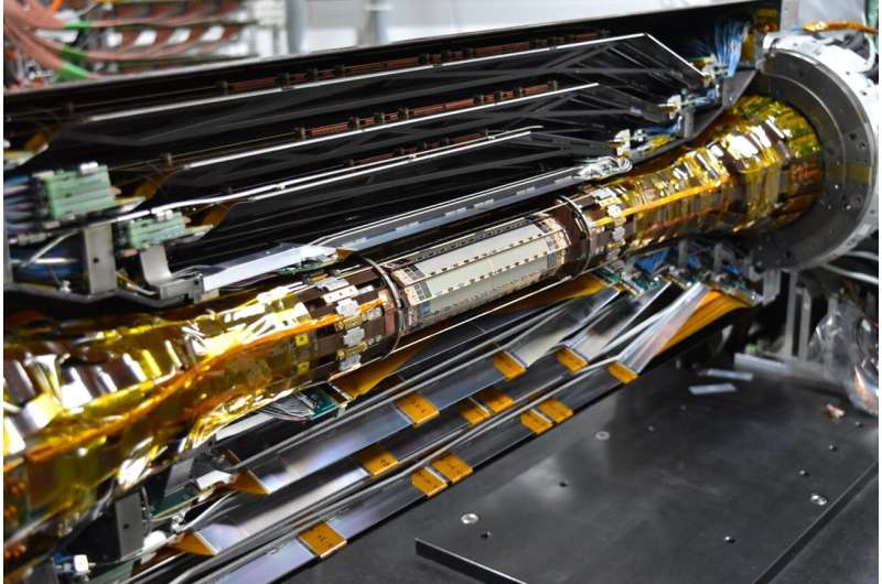 New world record: Thinnest-ever pixel detector installed