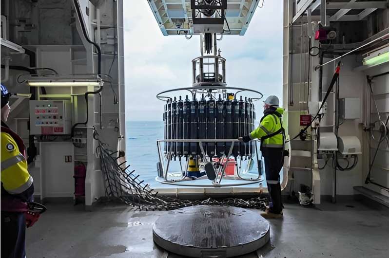 Oceanography, sea floor mapping and satellite combine to map world's strongest current