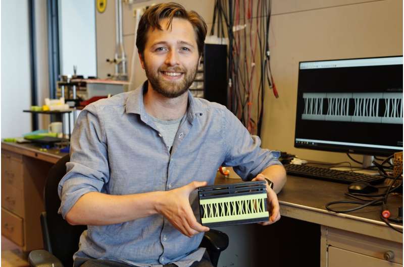 Physicist develops a metamaterial that can count