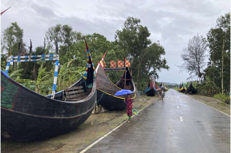 Powerful Cyclone Mocha makes landfall in Myanmar, tearing off roofs and killing at least 3