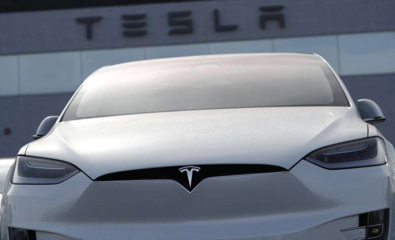Price cuts cause Tesla 1Q income, profit margins to fall
