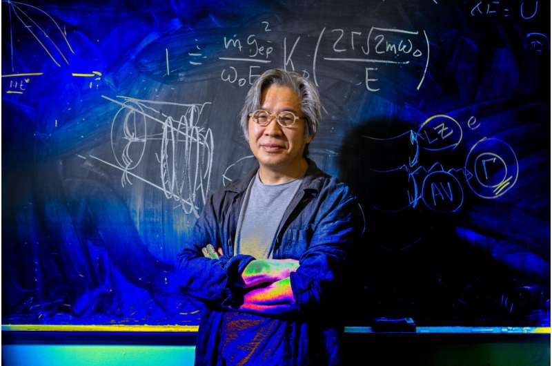 'Quantum avalanche' explains how nonconductors turn into conductors