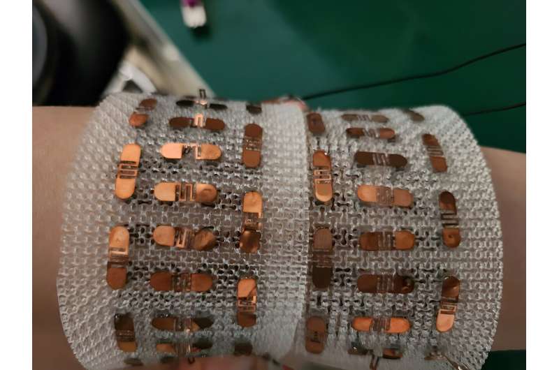 Researchers develop a stretchable and efficient wearable thermoelectric energy harvester
