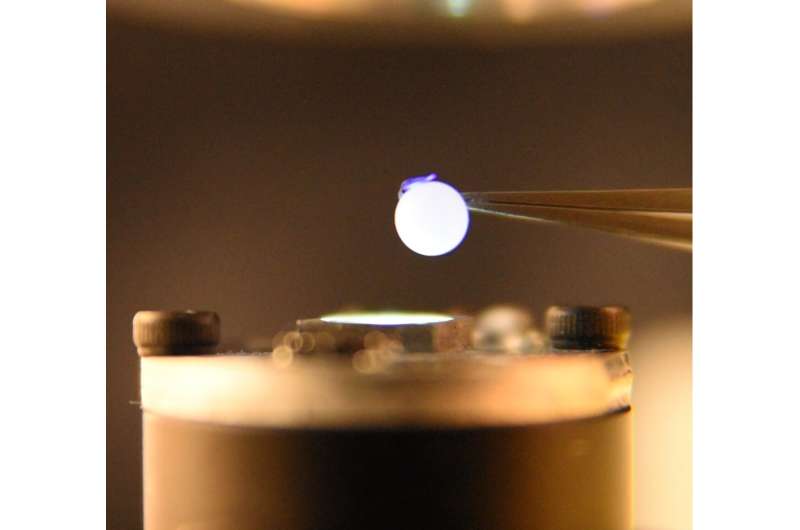 Researchers develop arrays of tiny crystals that deliver efficient wireless energy
