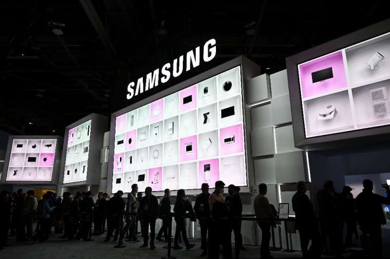 Samsung Electronics has registered its biggest drop in operating profits in more than eight years