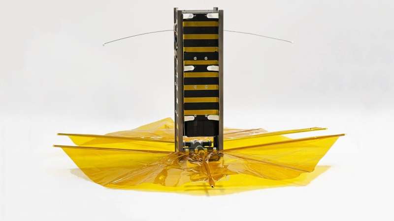 Satellite shows a low-cost way to reduce space junk