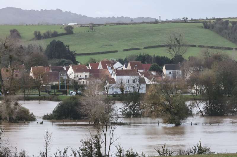 Seven people were injuried as &quot;exceptional&quot; flooding hit dozens of towns in nothern France
