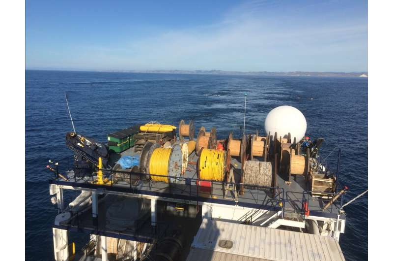 Sinking seamount offers clues to slow motion earthquakes