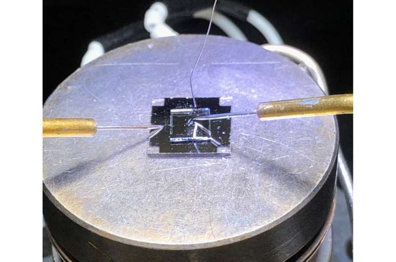 Solid-state thermal transistor demonstrated