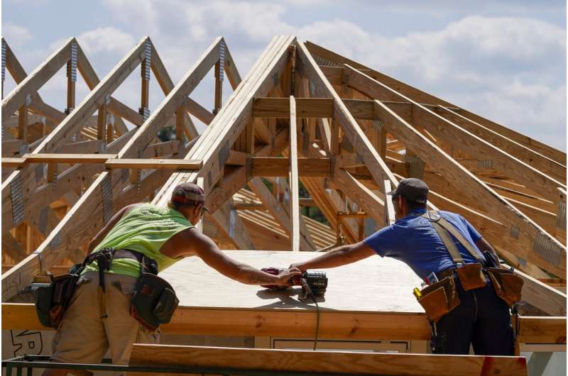 Some houses are being built to stand up to hurricanes and sharply cut emissions, too