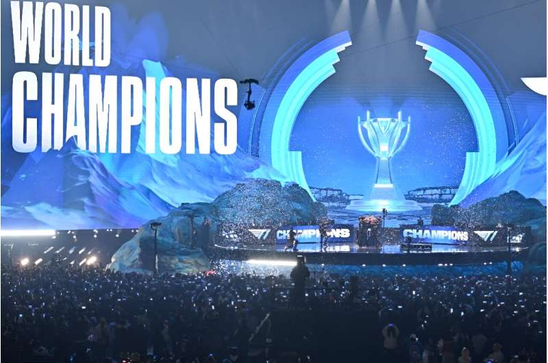 South Korea's T1 defeated Weibo Gaming of China to win the League of Legends world championship
