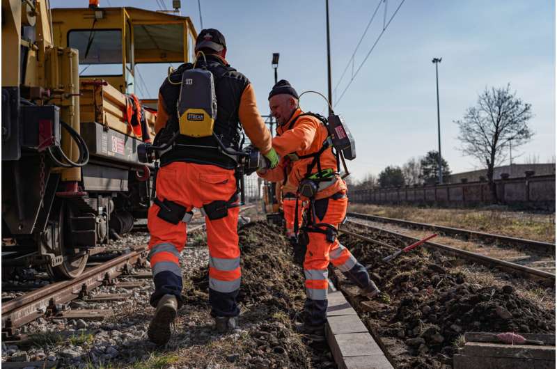 STREAMEXO : un nouvel exosquelette pour aider les travailleurs dans les opérations de maintenance et de renouvellement des voies ferrées