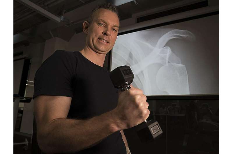 Study reveals winning combination for sports-related shoulder injuries