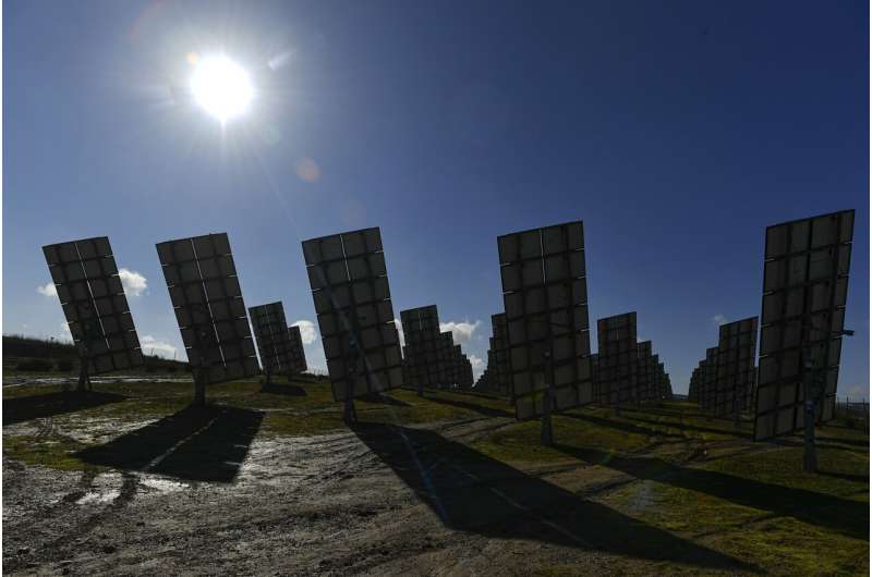 Sun, wind aplenty, Spain vies to lead EU in green hydrogen