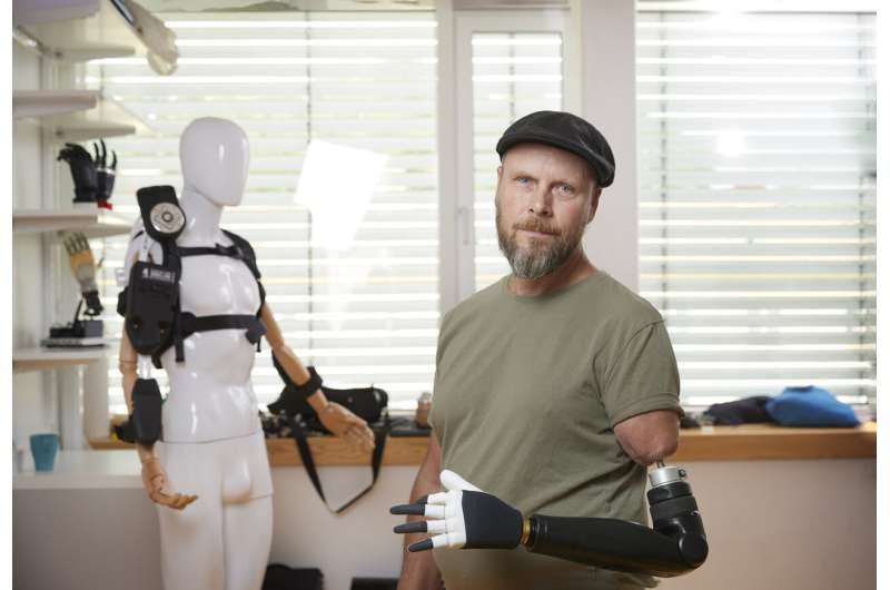 Surgical and engineering innovations enable unprecedented control over every finger of a bionic hand