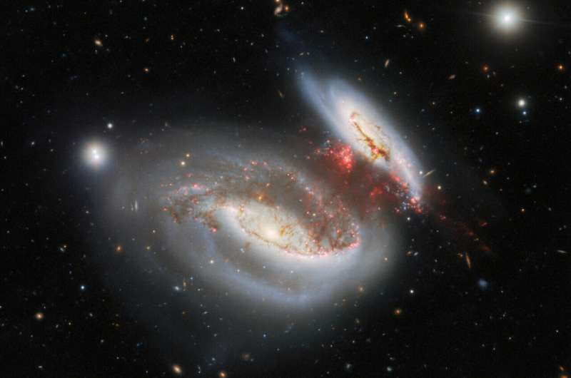 'Taffy galaxies' collide, leave behind bridge of star-forming material