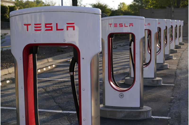 Tesla says its 4Q profit up 59%, expects strong margins