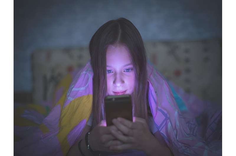 The #1 enemy of good sleep for school kids: screens