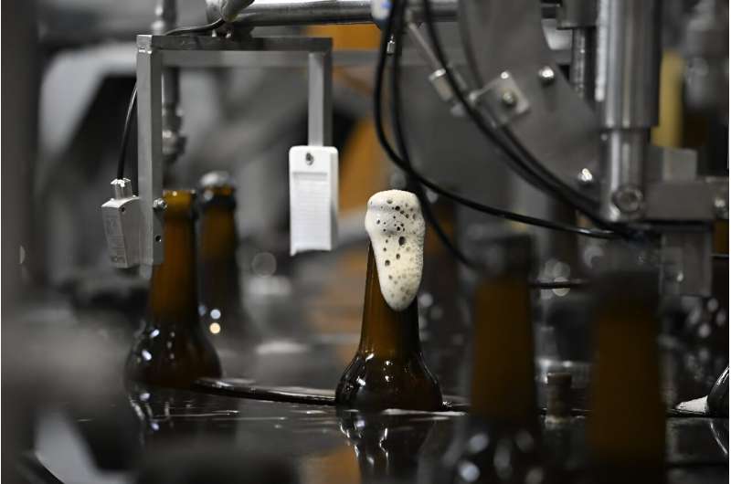 A cervejaria BRLO em Berlim afirma que sua cerveja 'Naked' sem álcool tem sido um sucesso estrondoso