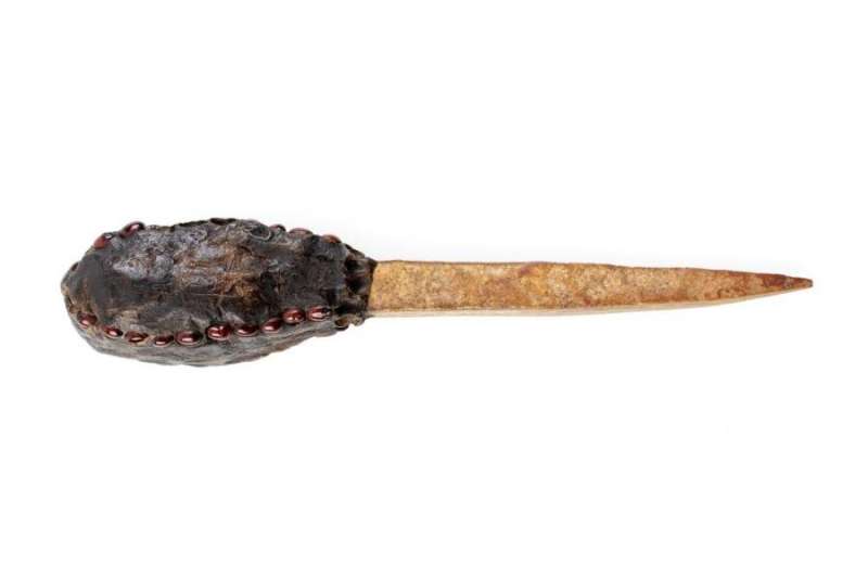 Tomography and radiocarbon dating used to examine Australian Aboriginal knife