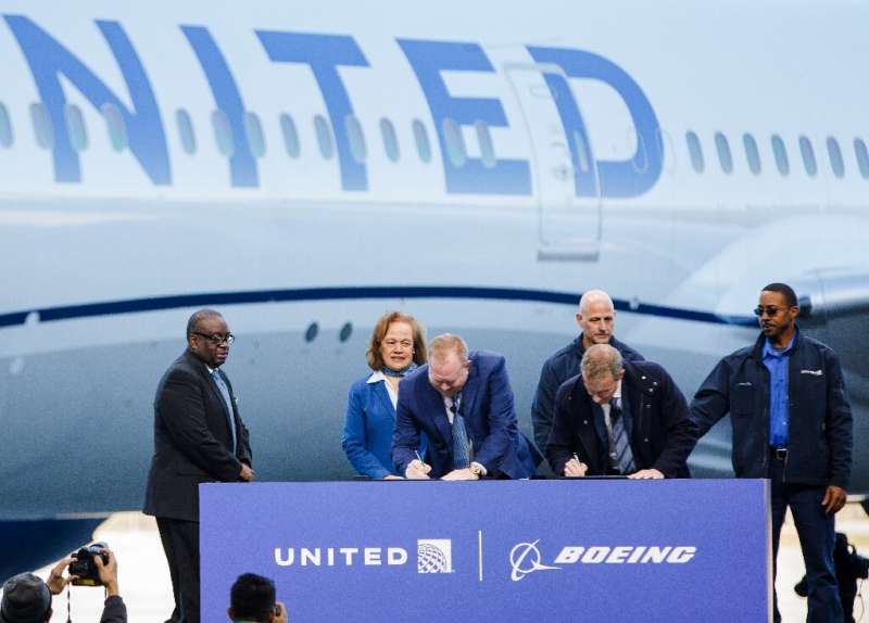 United Airlines CEO Scott Kirby and Stan Deal, head of Boeing's commercial division, signed a giant airplane order in December 2