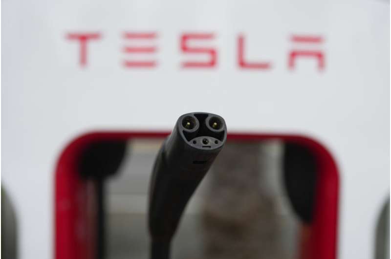 US industry group to write standards for Tesla electric vehicle plug, stepping toward widespread use