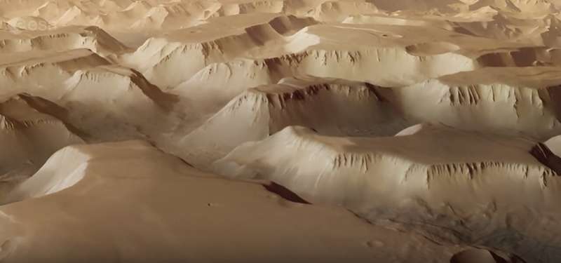 Video: Fly across Mars' 'labyrinth of night' with Mars Express