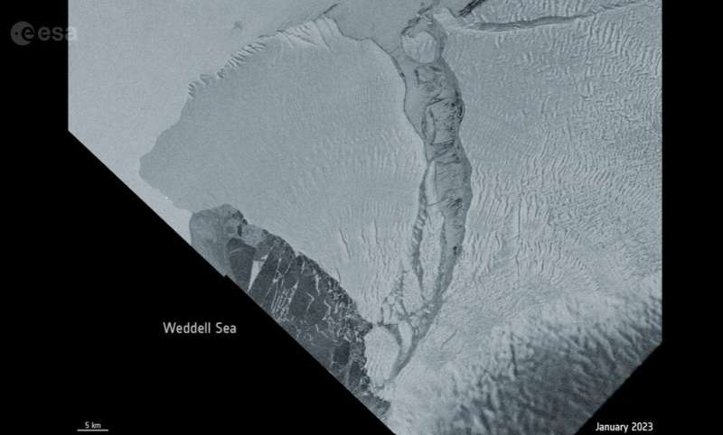 Video: Radar images capture new Antarctic mega-iceberg
