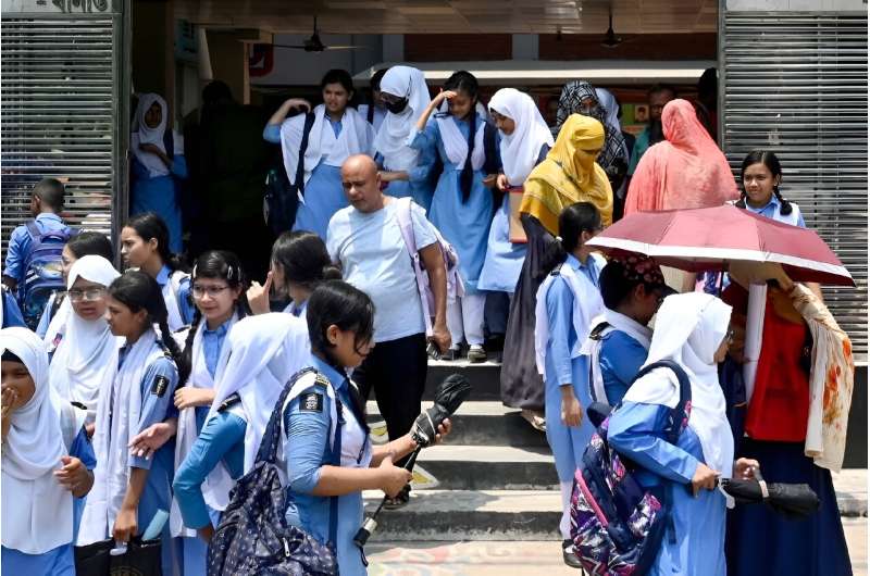 A Bangladeshi court orders a nationwide shutdown of schools on due to an ongoing heatwave