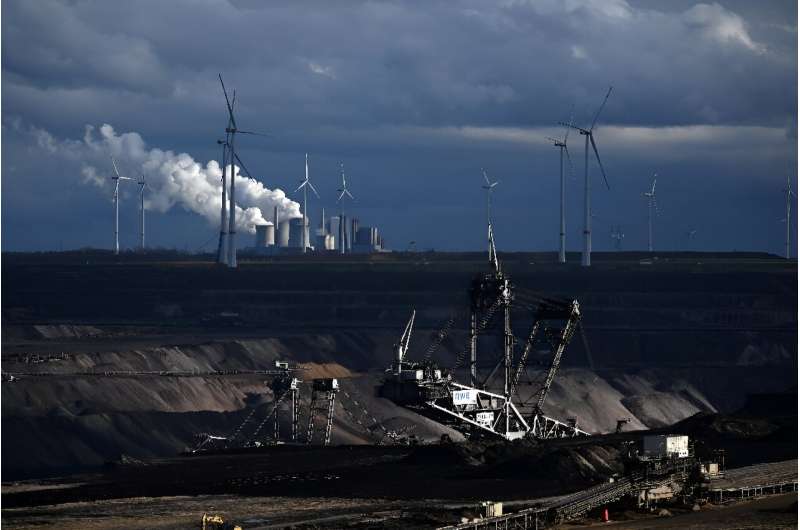 A drop in coal demand in advanced nations last year helped boost low-emission power generation there to over half the total