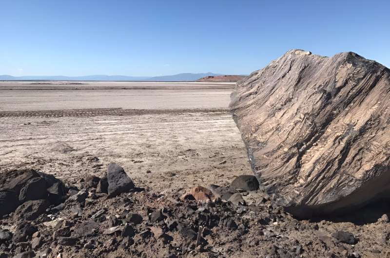 A drying Salton Sea pollutes neighboring communities