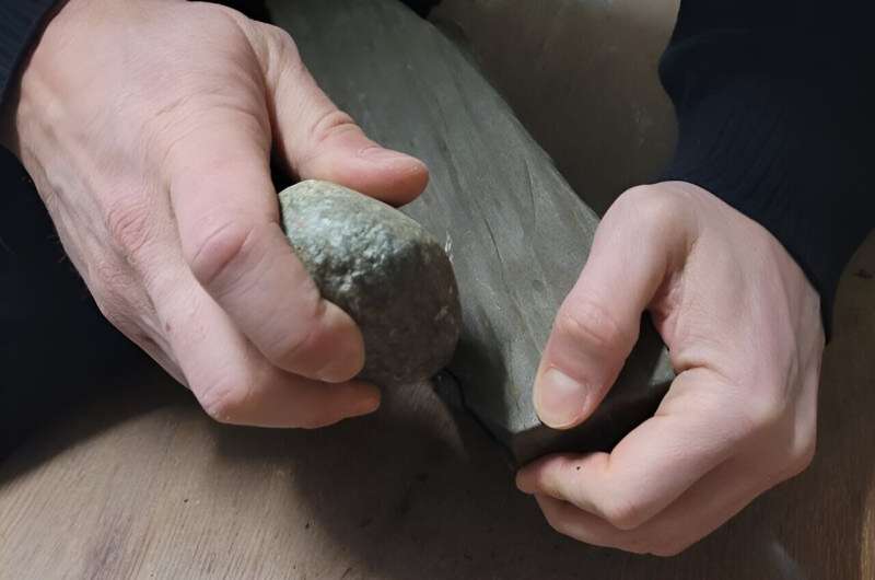 A physical model to quantify the quality of stones selected as tools by Stone Age hunter–gatherers